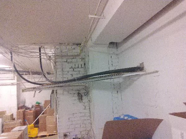 Ввод сетей электроснабжения из подвала магазина в пристроенное строение склада