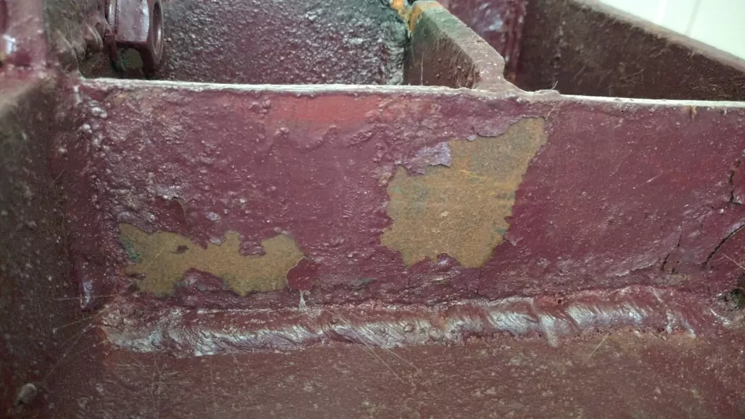 Шелушение окрасочного слоя и коррозия металла несущего каркаса