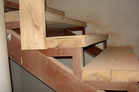 Не соответствие выполненной лестницы проекту