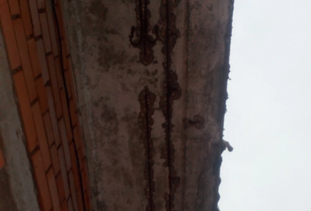Отслоение защитного слоя бетона балкона