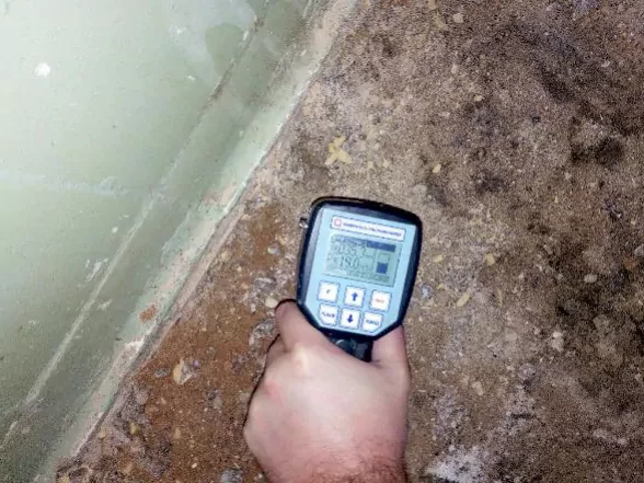 Измерение влажности бетонной плиты пола