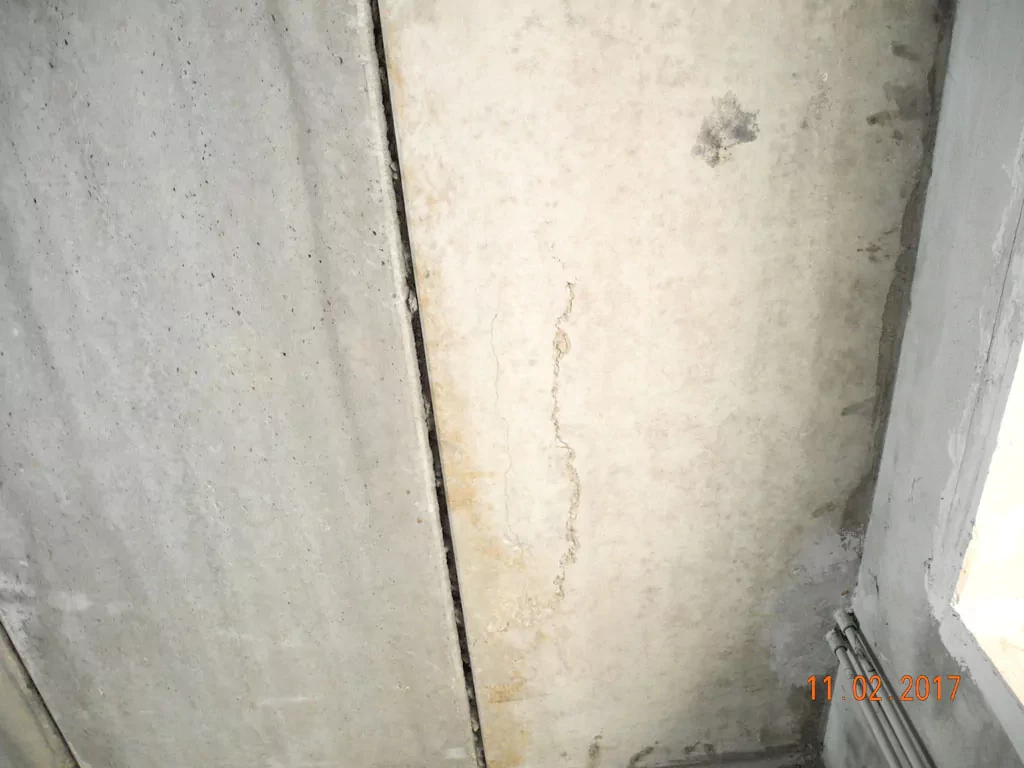 Трещины в плите перекрытия над 2-м этажом (дефектная плита)