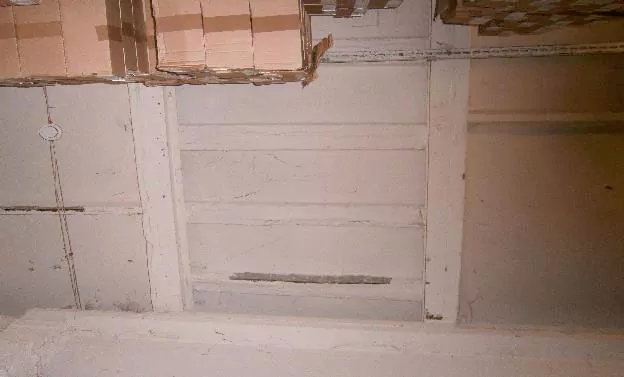 Отслоение защитного слоя бетона плит покрытия