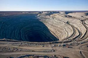 Кимберлитовая трубка Мир  - самая большая рукотворная дыра на земле